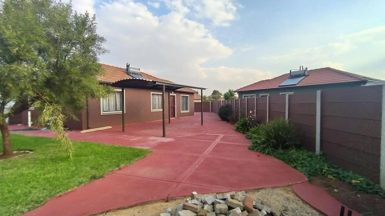 3 Bedroom House to rent in Sky City