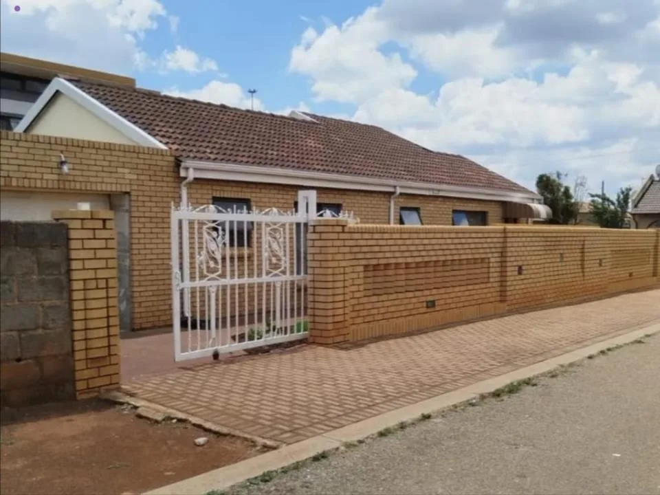 3 Bedroom House to rent in Dobsonville Ext 3