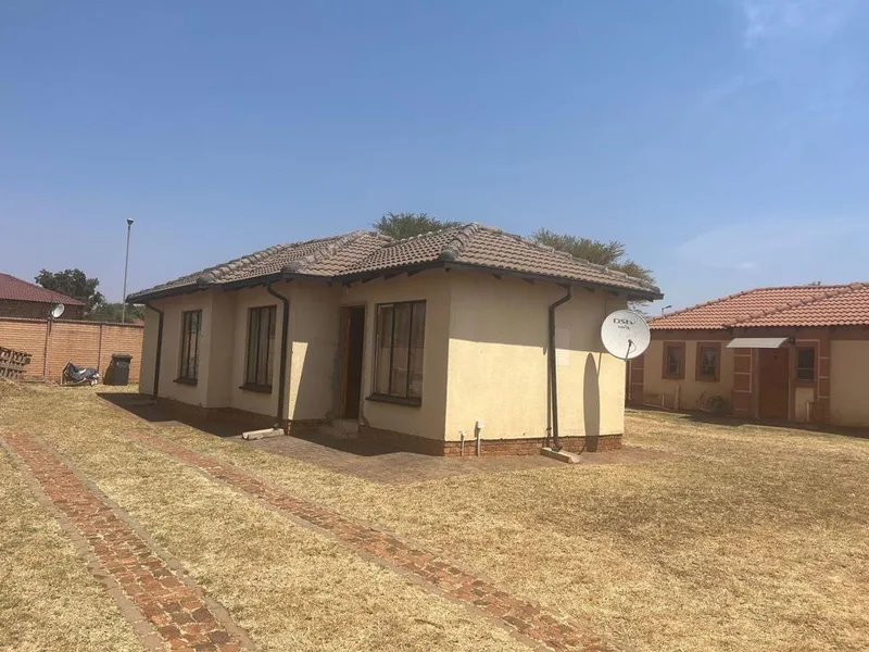 3 Bedroom House to rent in The Orchards