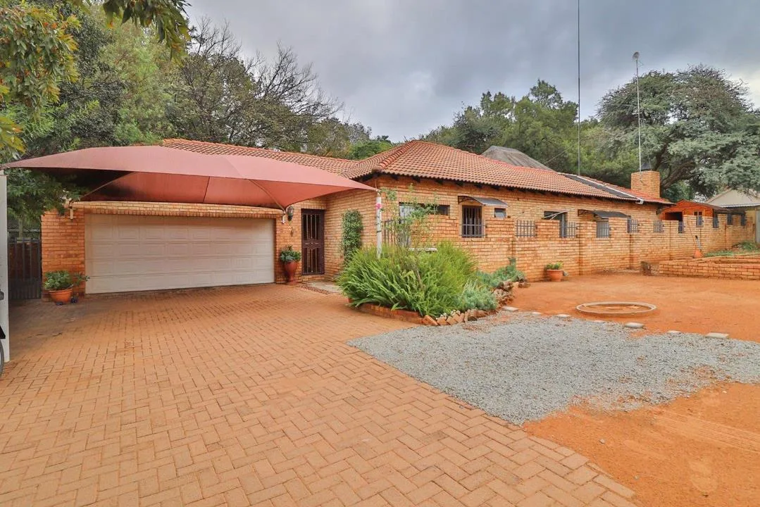 3 Bedroom Townhouse for sale in Wilkoppies