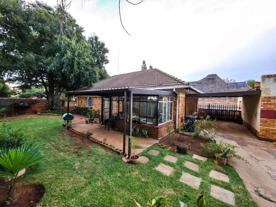 3 Bedroom House for sale in Stilfontein Ext 4