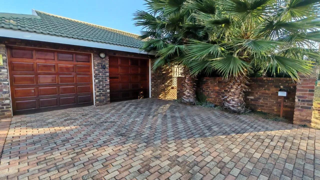 3 Bedroom Townhouse for sale in Kannoniers Park