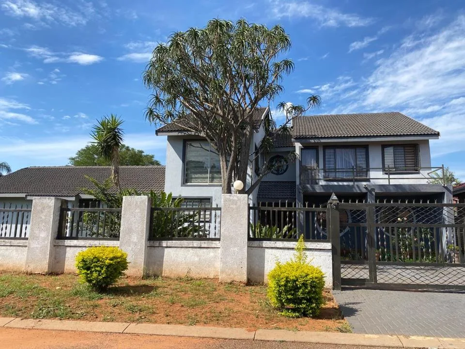 6 Bedroom House to rent in The Orchards