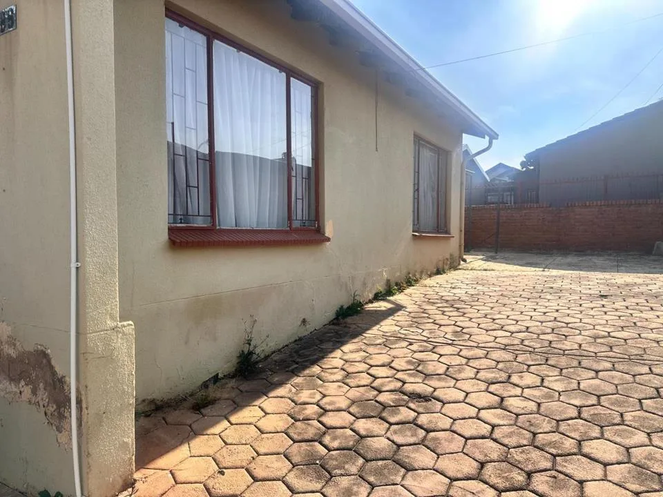 2 Bedroom House to rent in Soshanguve BB
