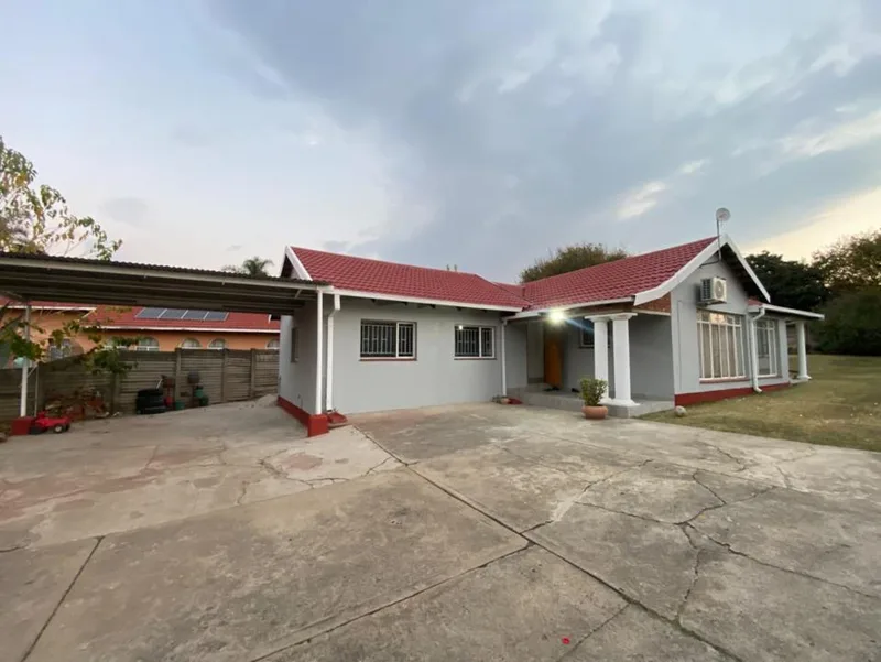 4 Bedroom House to rent in Pioneer Park