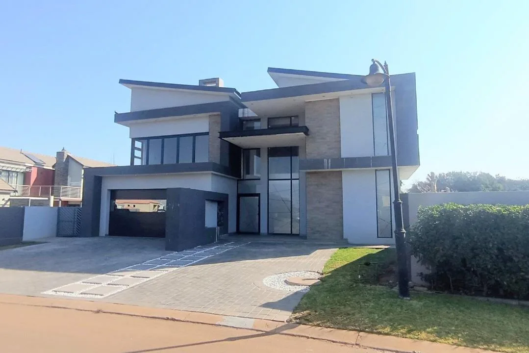 6 Bedroom House for sale in Gateway Manor