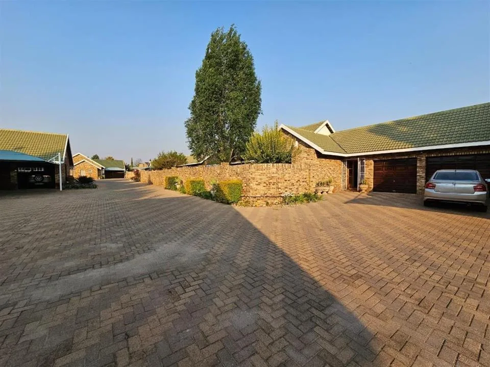 4 Bedroom Townhouse for sale in Van Der Hoff Park