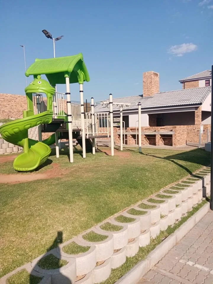 2 Bedroom Apartment / flat to rent in Riverside View