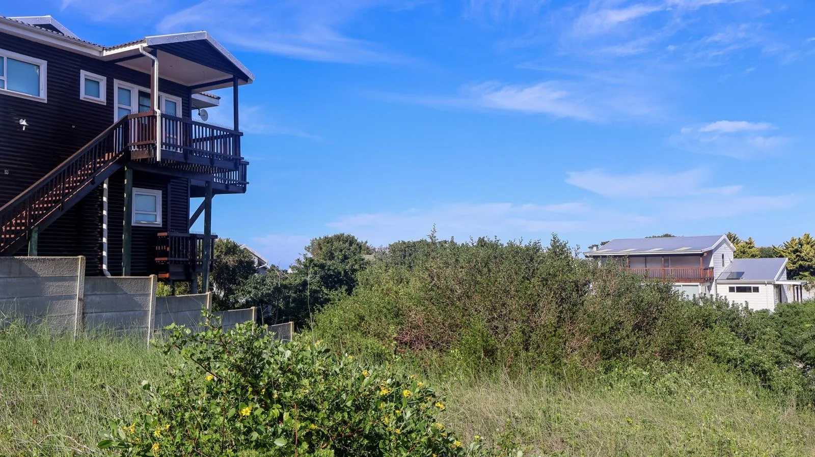 725 m² Land available in Hersham