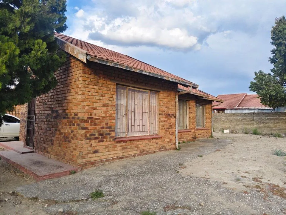3 Bedroom House for sale in Boitekong Ext 3