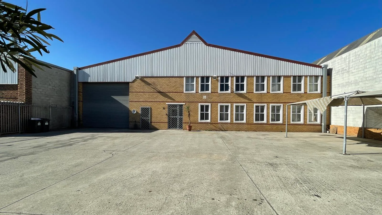 950 m² Industrial space in Killarney Gardens
