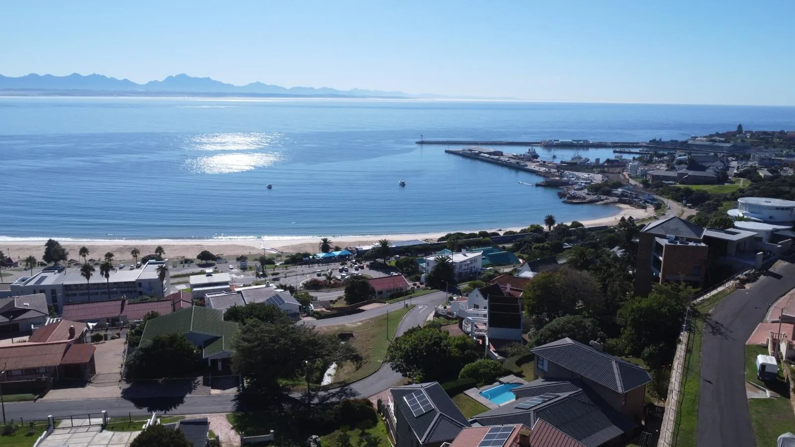 1 864 m² Land available in Santos Bay
