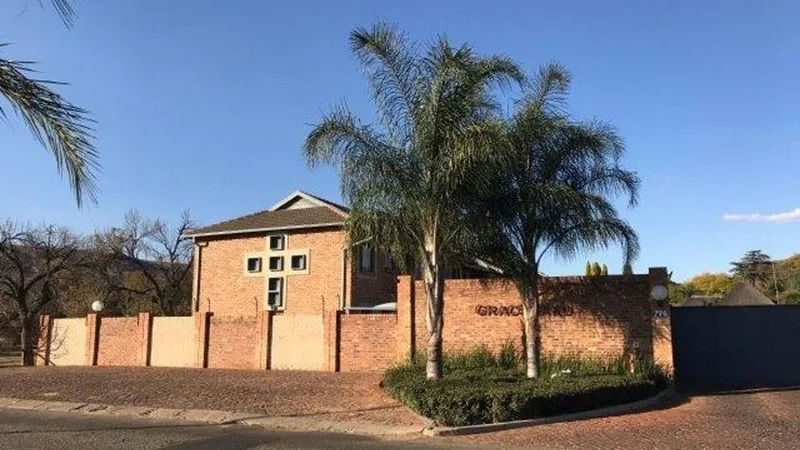 2 Bedroom Townhouse to rent in Rietfontein