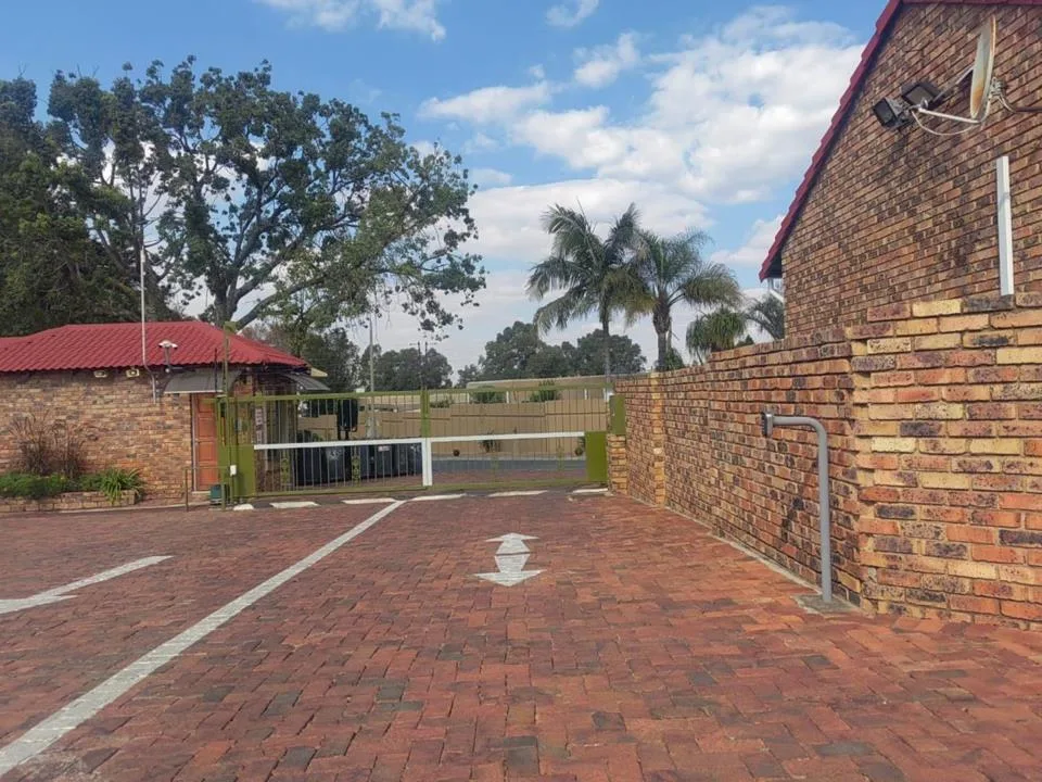 2 Bedroom Townhouse to rent in Weltevreden Park