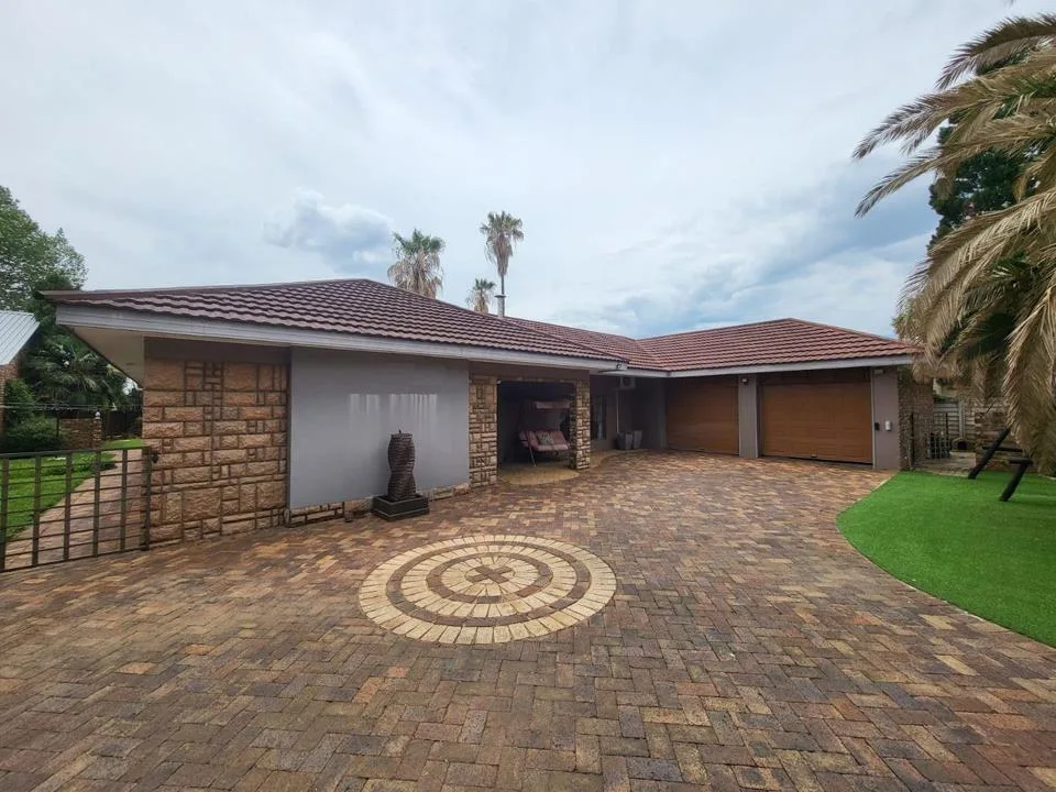 5 Bedroom House for sale in Miederpark