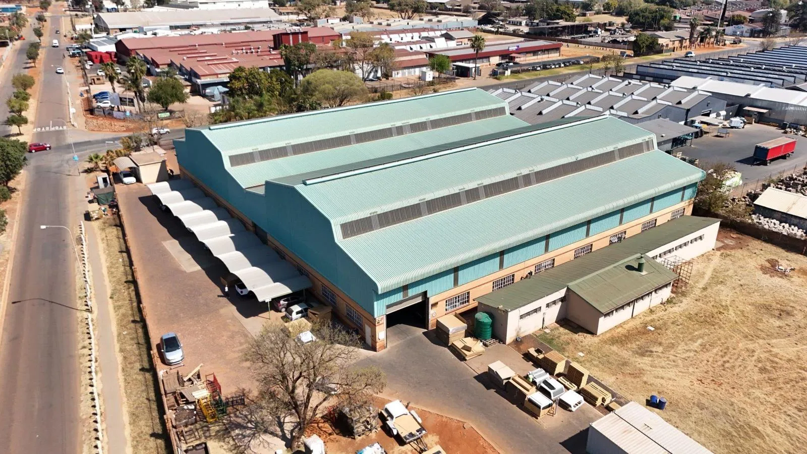 4 233 m² Industrial space in Rosslyn