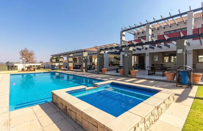 0.5 Bedroom Apartment / flat to rent in Fourways
