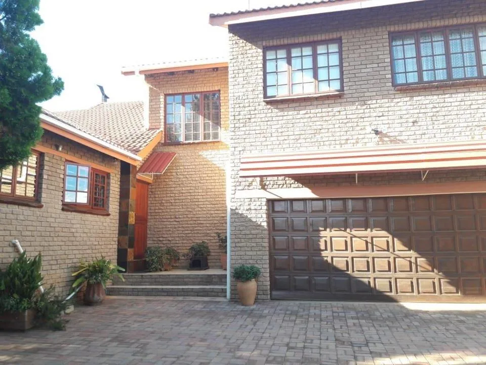 4 Bedroom House for sale in Hartbeesfontein