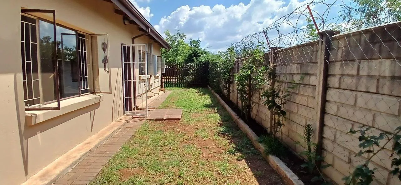 2 Bedroom House to rent in Highbury