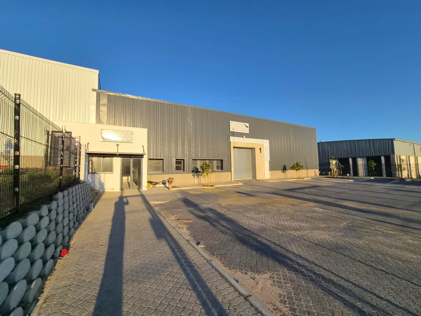 976 m² Industrial space in Milnerton Central