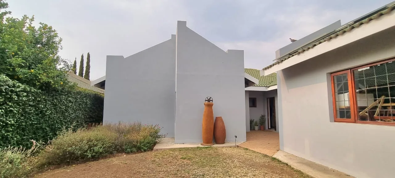 4 Bedroom Townhouse for sale in Lichtenburg