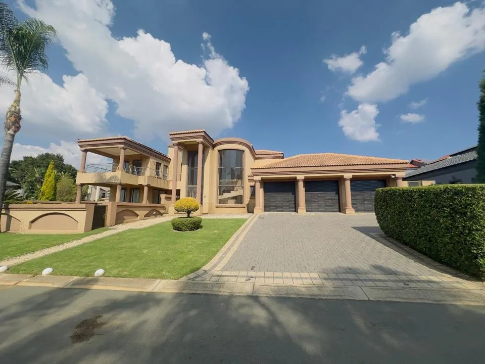 4 Bedroom House to rent in Blue Valley Golf Estate