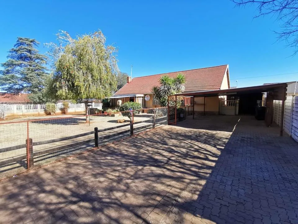 3 Bedroom House for sale in Stilfontein Ext 1