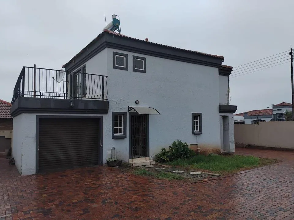3 Bedroom Townhouse to rent in Bergsig