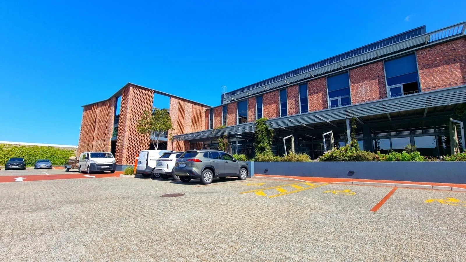 164 m² Commercial space in Woodstock