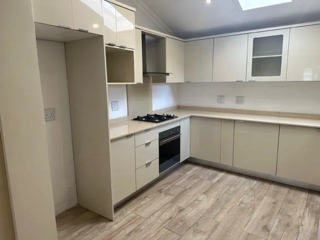 2 Bedroom Townhouse to rent in Bedford Gardens