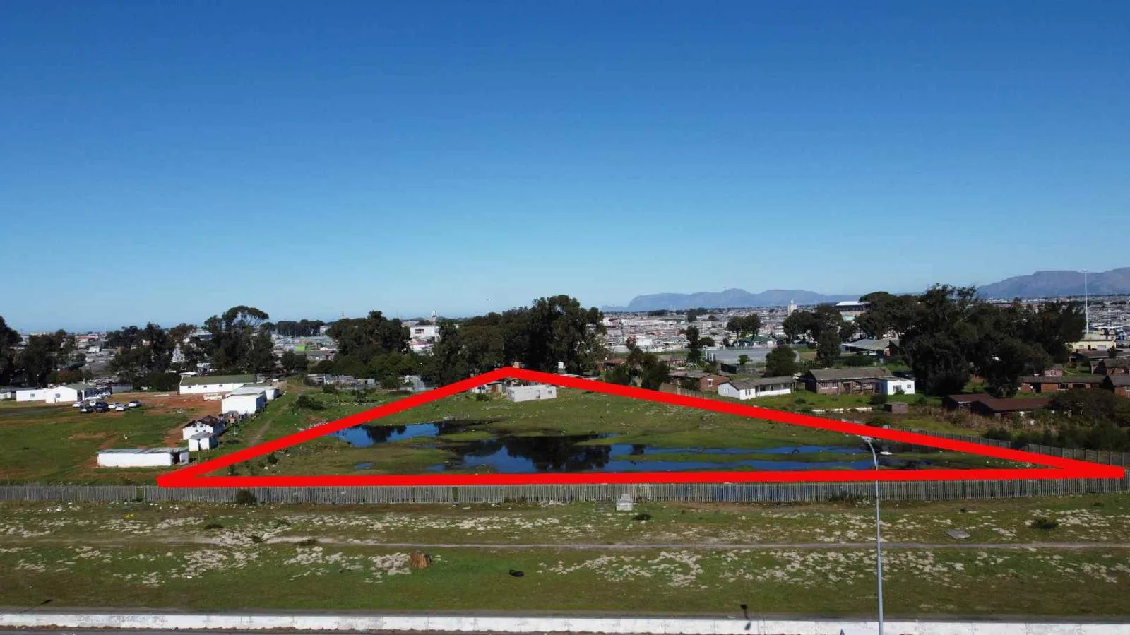 7 789 m² Land available in Crossroads