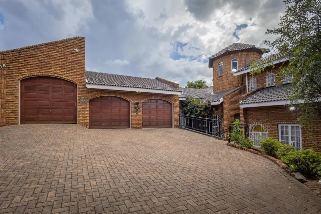 4 Bedroom House for sale in Ifafi
