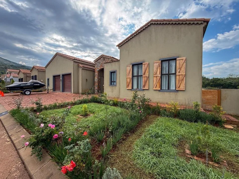 3 Bedroom House for sale in Estate D' Afrique