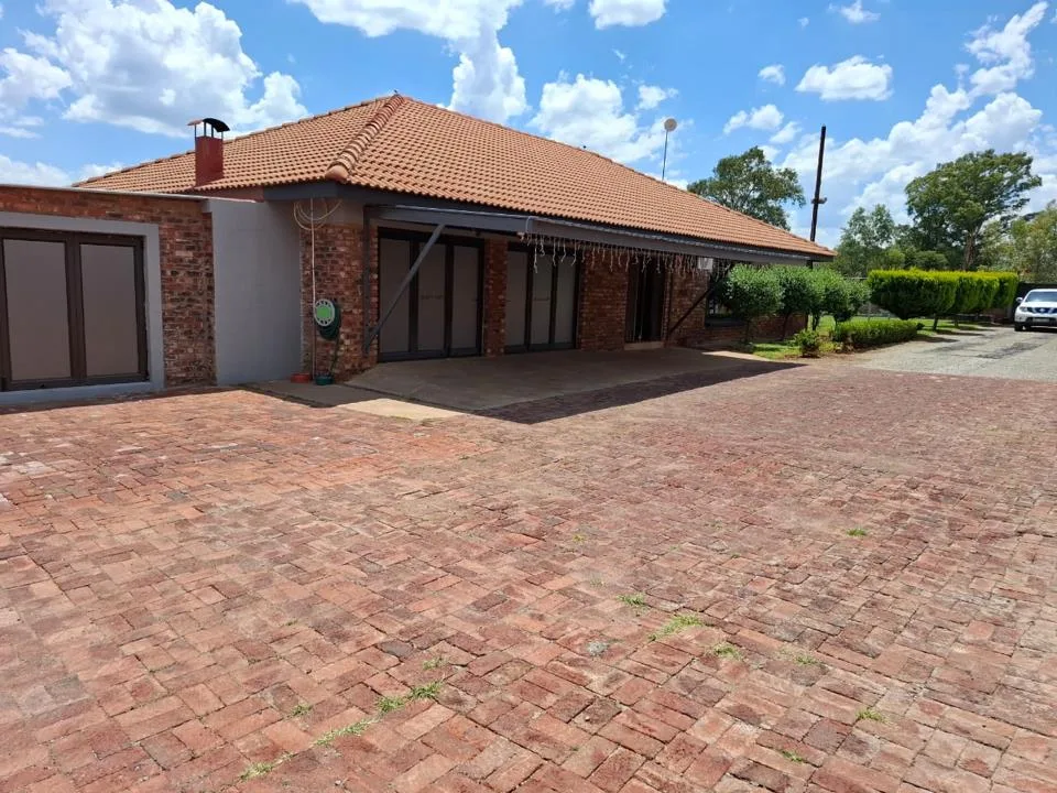3 Bedroom House for sale in Dassie Rand
