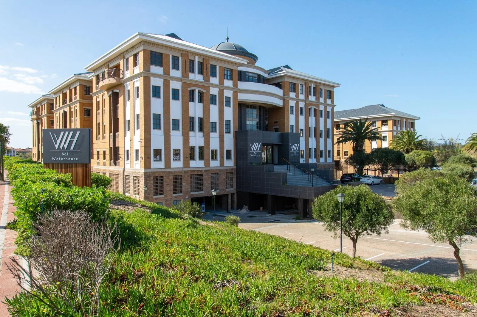 886 m² Commercial space in Century City