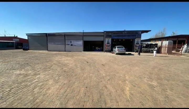1 810 m² Commercial space in Commercia
