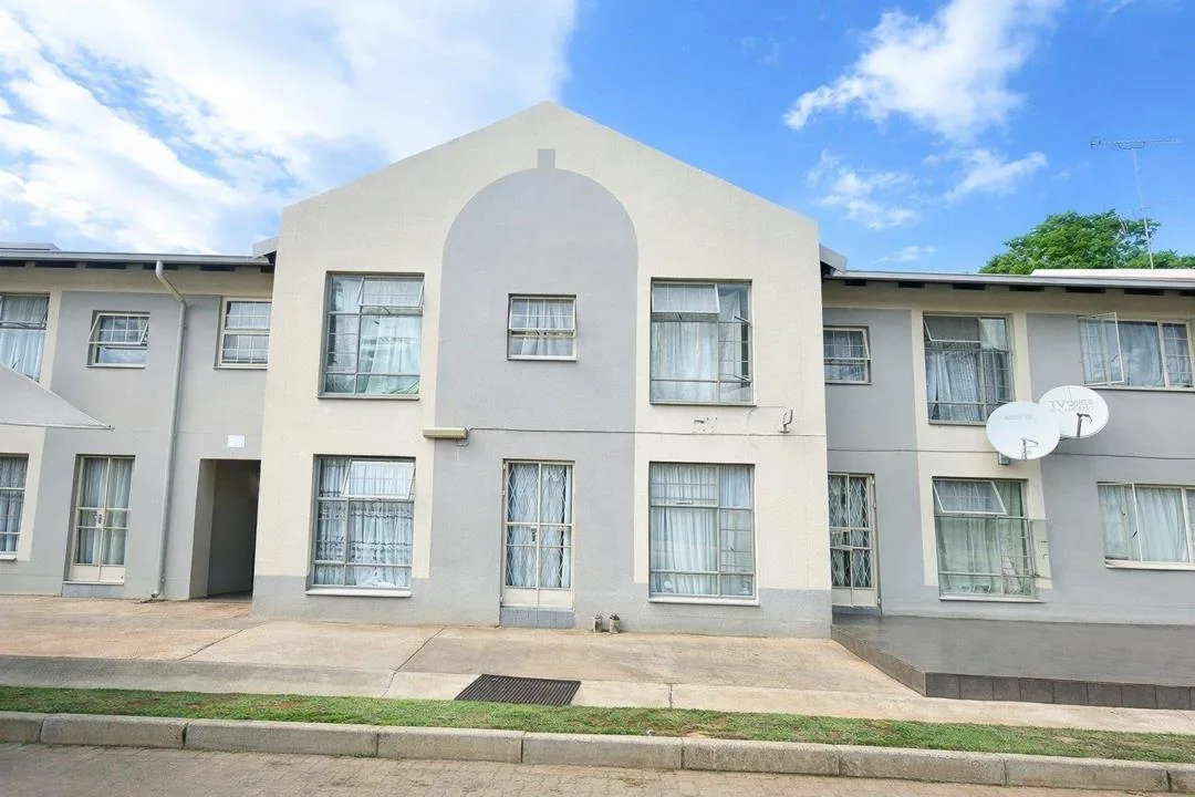 2 Bedroom Apartment / flat to rent in Die Hoewes