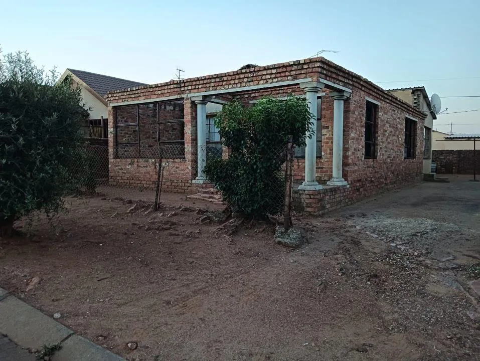 2 Bedroom House for sale in Ikageng