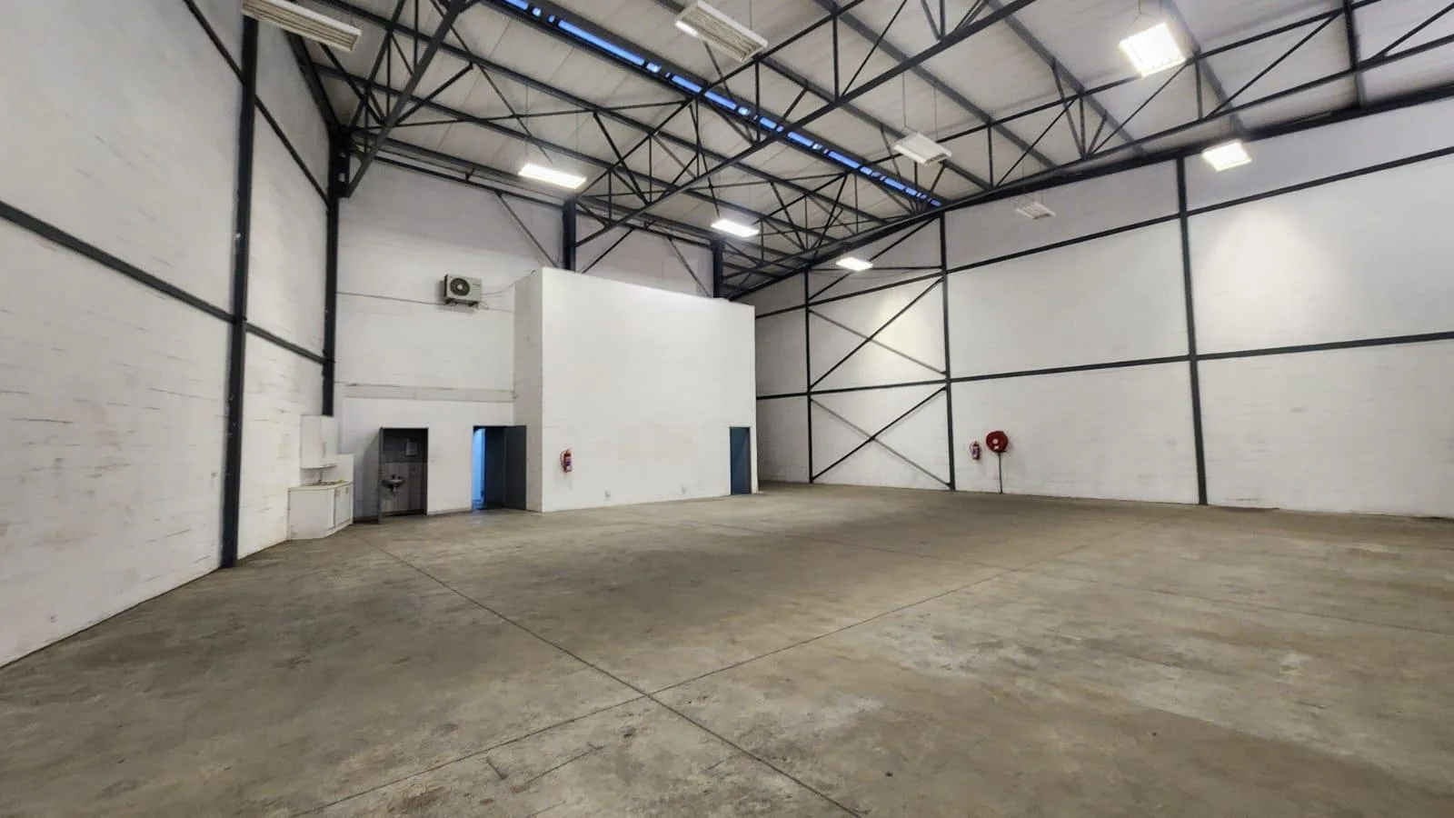 501 m² Industrial space in Milnerton Central