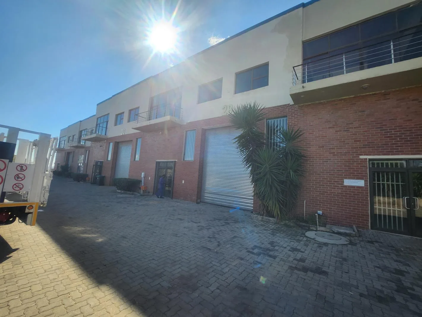 400 m² Industrial space in Halfway House
