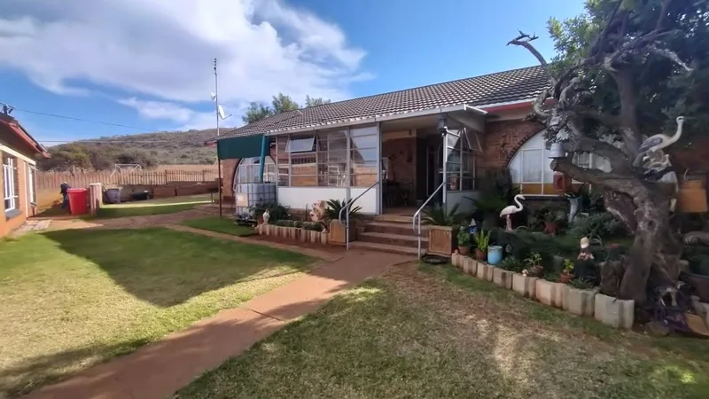2 Bedroom House for sale in Hartbeesfontein