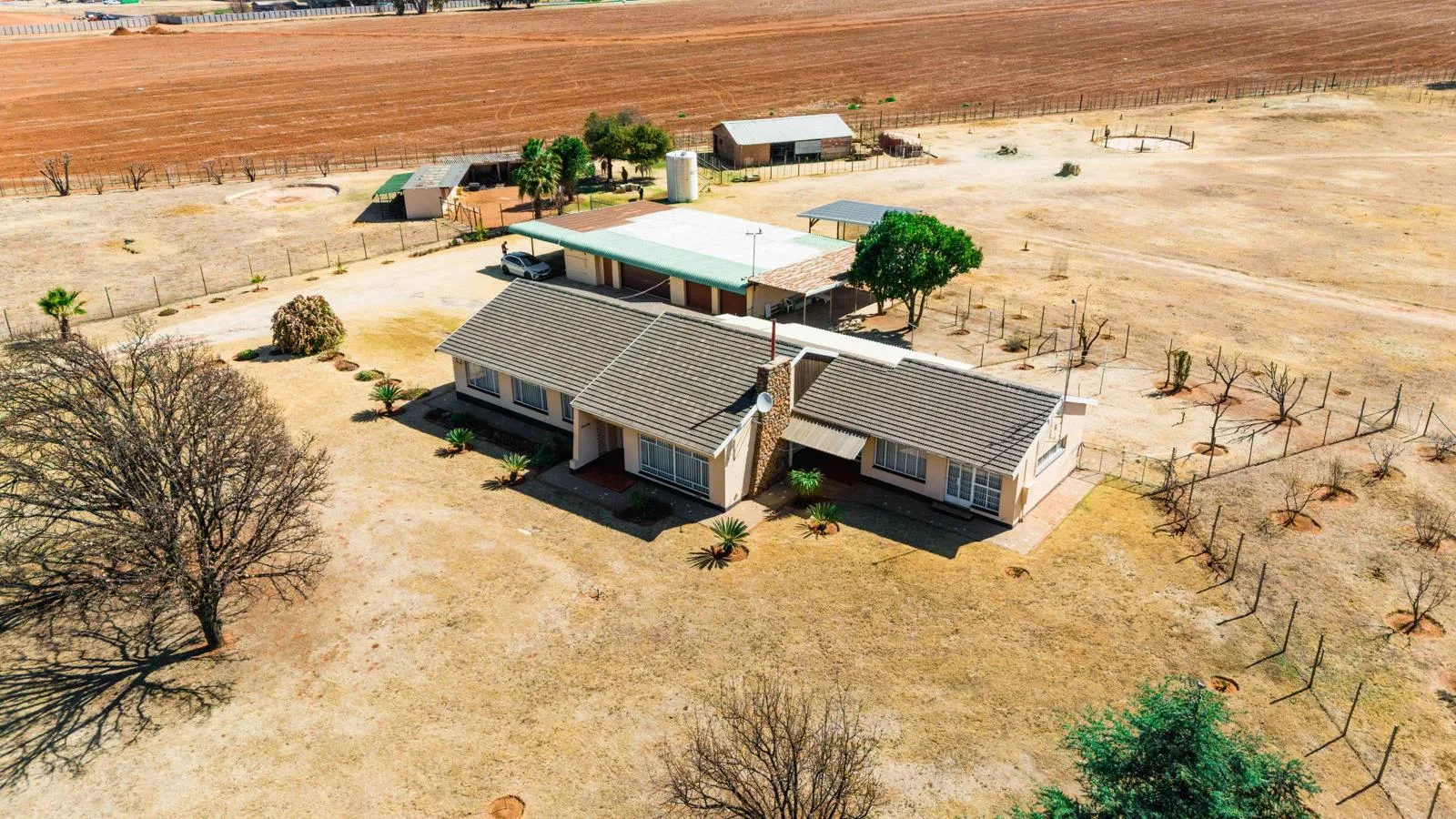 1.4 ha Farm in Valley Settlements AH