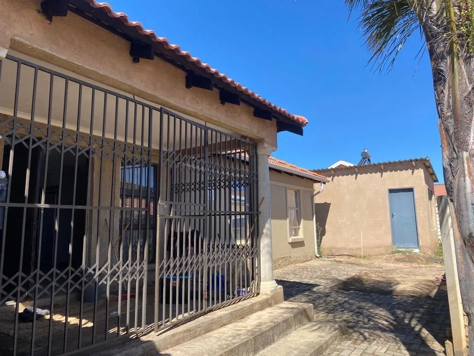3 Bedroom House to rent in Rosslyn