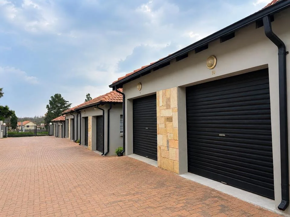 3 Bedroom Apartment / flat to rent in Oriel