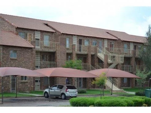 Townhouse to rent in Karenpark