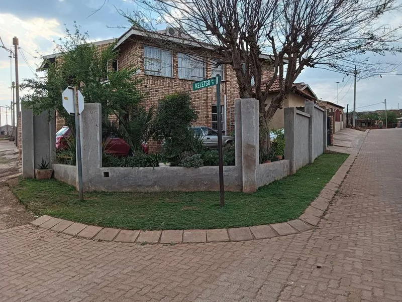 4 Bedroom House for sale in Ikageng