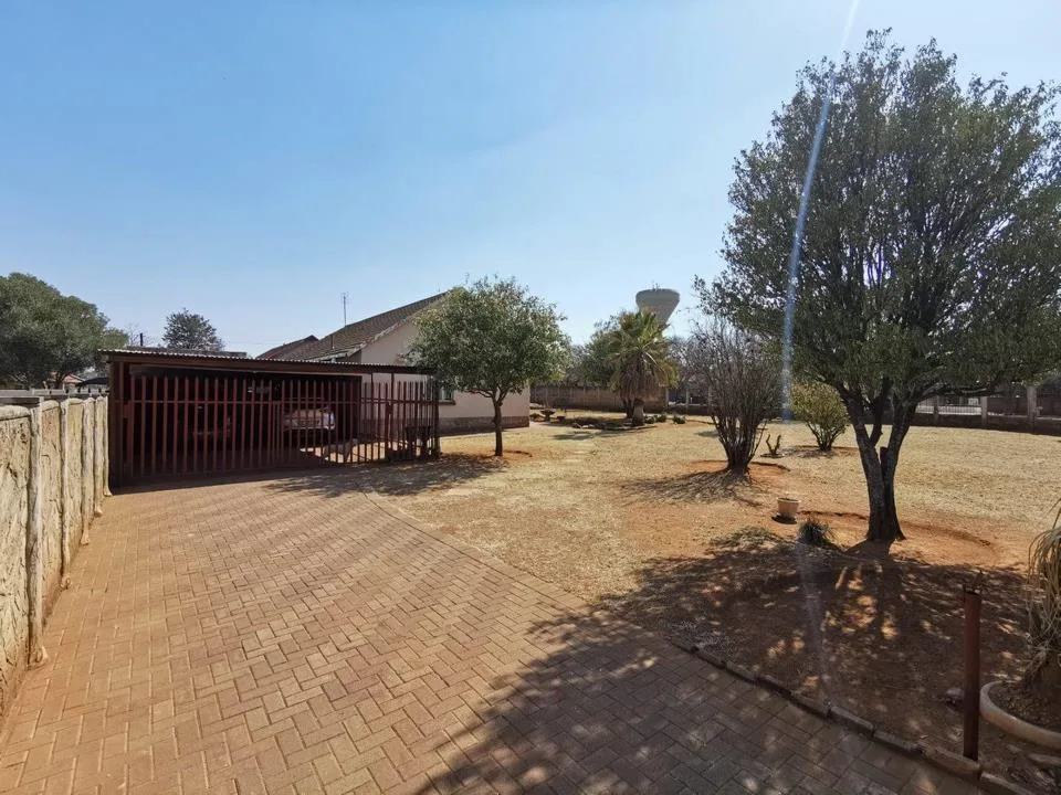 3 Bedroom House for sale in Stilfontein Ext 1