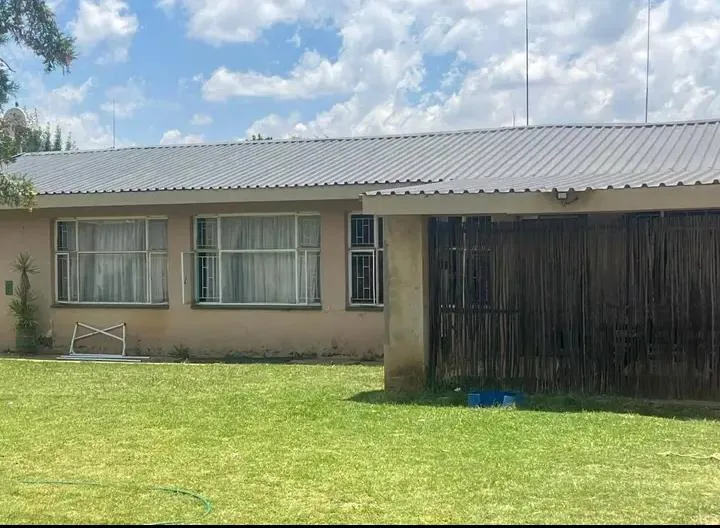 4 Bedroom House for sale in Roosheuwel
