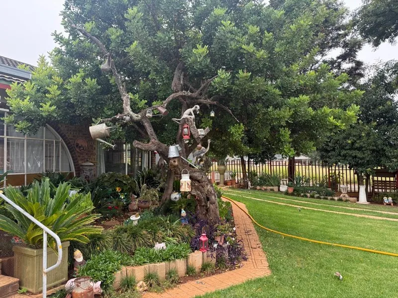 2 Bedroom House for sale in Hartbeesfontein