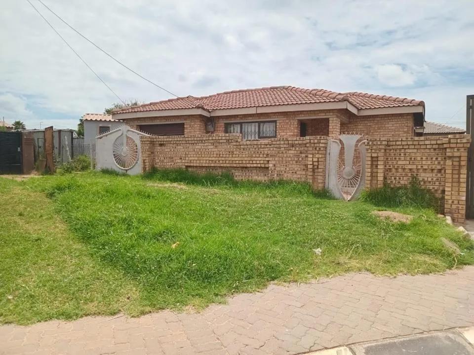 2 Bedroom House for sale in Orange Farm